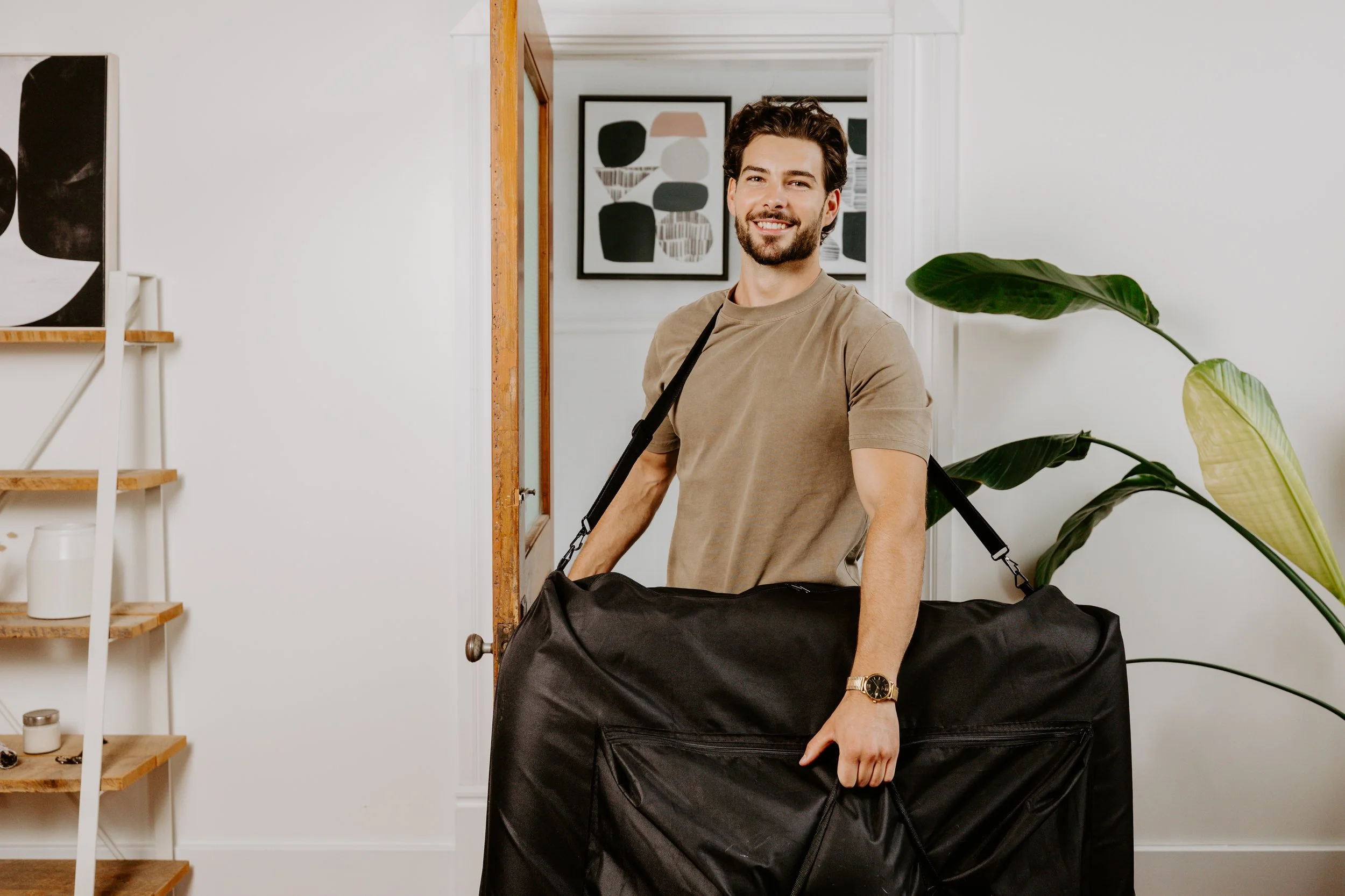 Mobile Massage vs Traditional Spa: Which Is Right for You?