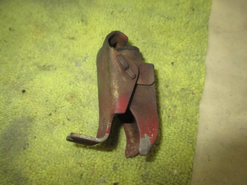 826_fuel_door_catch_2_.jpg