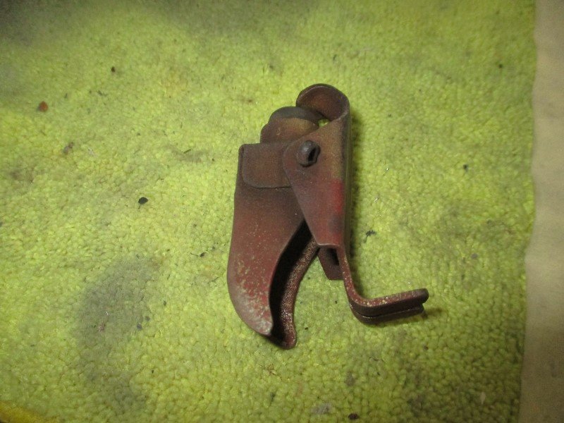 827_fuel_door_catch_3_.jpg