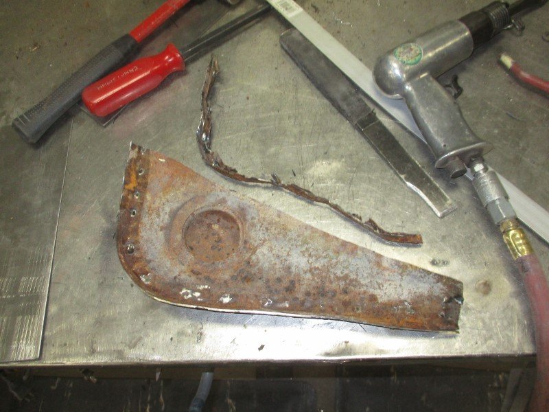 321_back_seat_area_1_.jpg