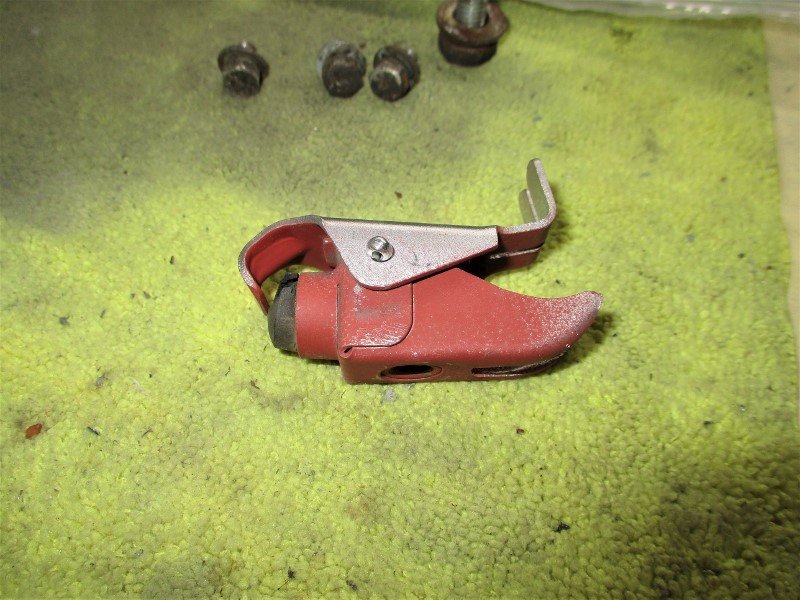 830_fuel_door_catch_6_.jpg