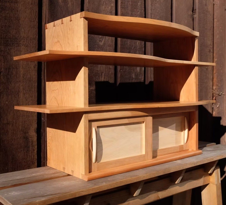 Bevel-Up Woodworks is back this weekend and makes some gorgeous wood pieces! Come to the market and see what he can do for you or make it the perfect gift! @bevelup.woodworks 
.
.
.
 #csfarmmarket #coldspringfarmersmarket #farmersmarket #farmersmarke