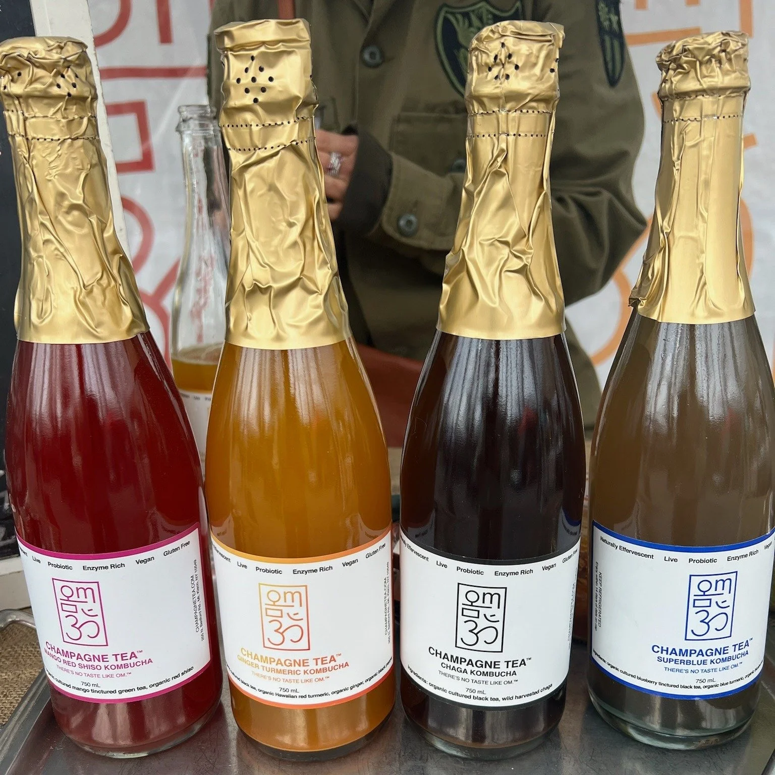Yum, come feed your gut with the good OM Champagne Tea! A perfect addition to a mocktail or cocktail or pickup me up for the afternoon, this kombucha is sure to elevate any beverage! Also make sure to check out their golden butter! @champagnetea 
.
.