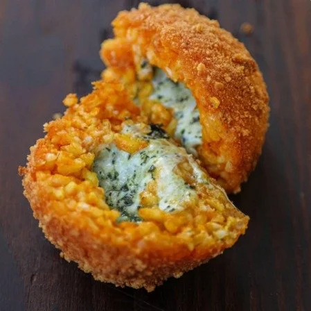 Yum! diRiso Risotto Balls is back this weekend with their delicious foods! Lasagna and risotto is abundant over at their tent and they are perfect little snacks or when you don't have any time to make a huge meal! @diriso_official 
.
.
.
 #csfarmmark