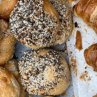 Picture here are those tasty everything bagels from All You Knead! If you haven't tried them, they might've been all sold out because they're too good, get them early! @allyoukneadbeacon 
.
.
.
 #csfarmmarket #coldspringfarmersmarket #farmersmarket #