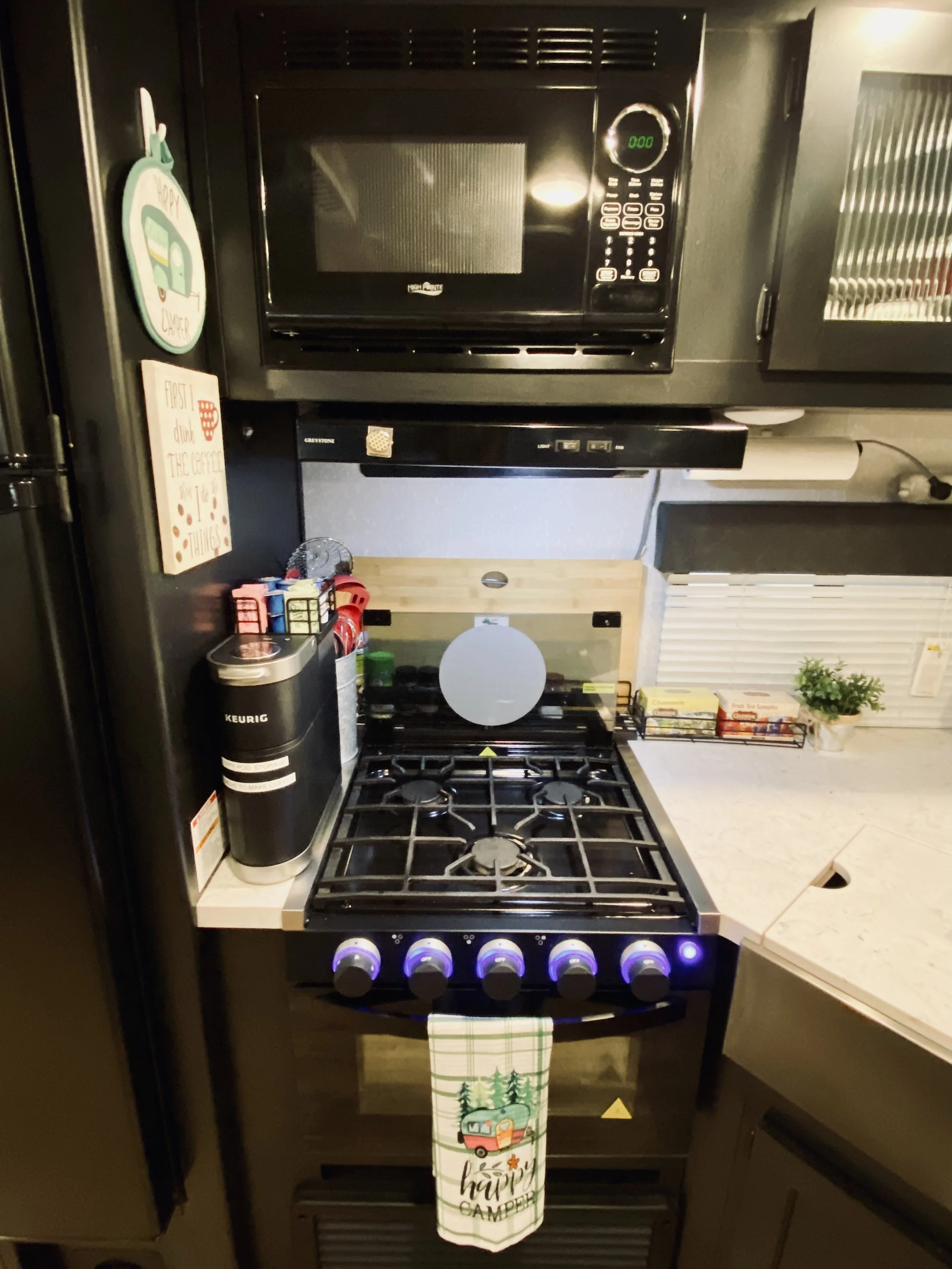 GW-Kitchen 3-Burner Stove and LED lighting.jpg