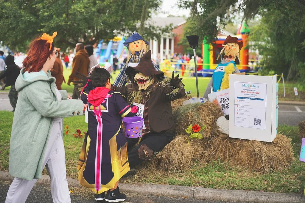 scarecrow-stroll2600420.jpg