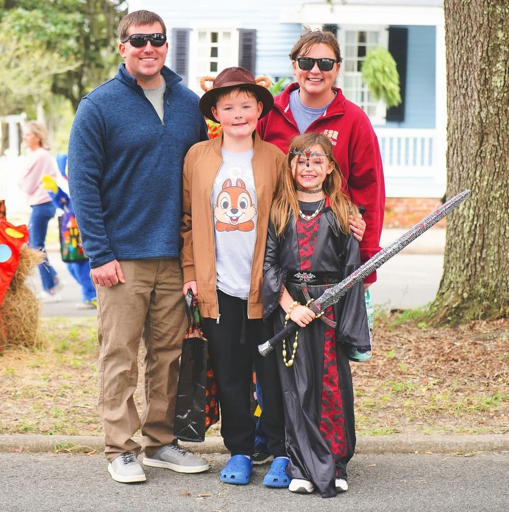 scarecrow-stroll2600337.jpg