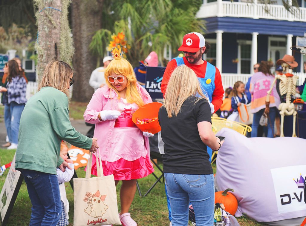 scarecrow-stroll2600071.jpg