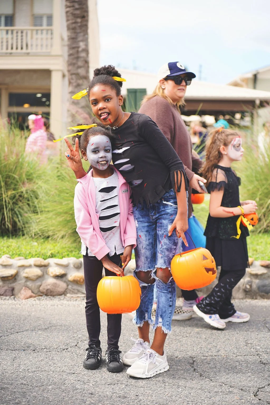 scarecrow-stroll2600116.jpg