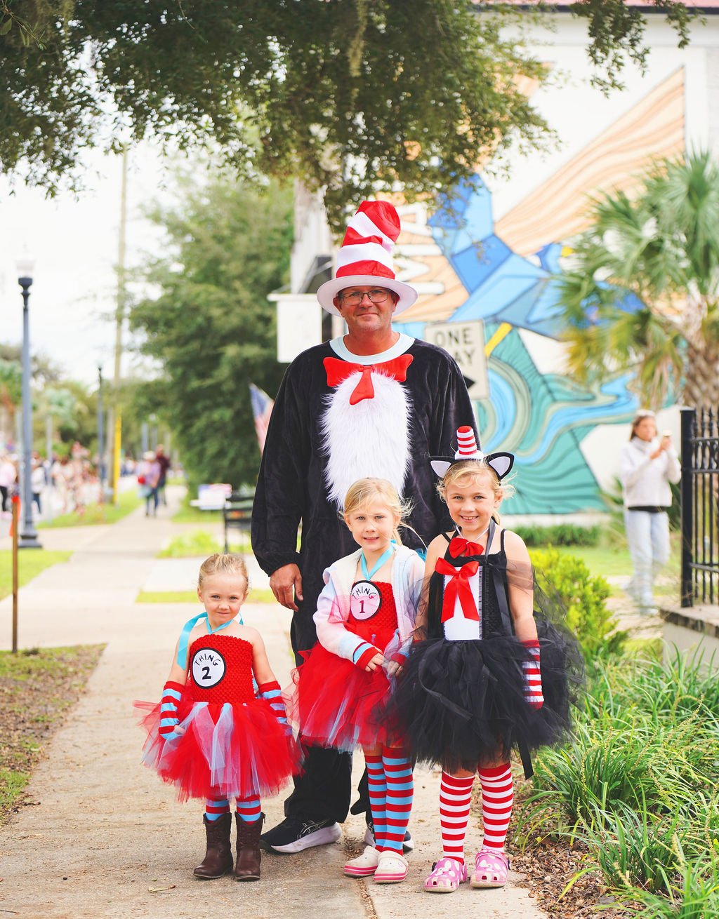scarecrow-stroll2609960.jpg