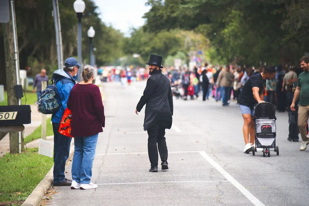 scarecrow-stroll2609895.jpg