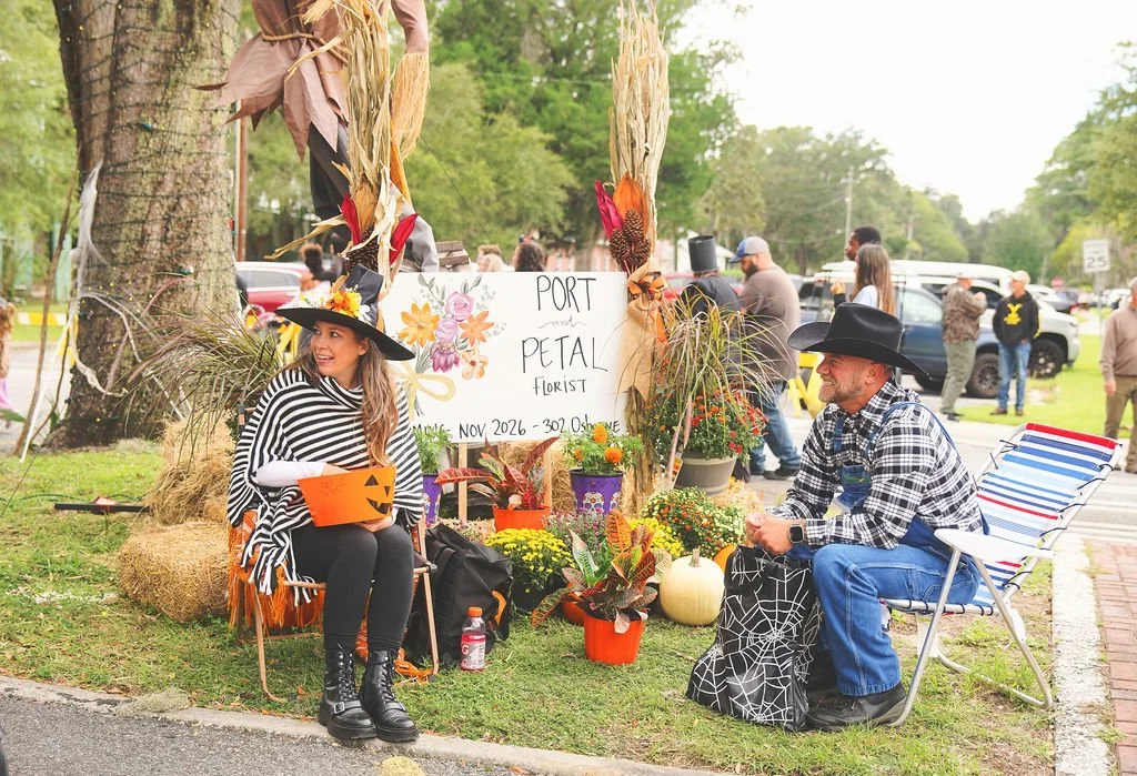 scarecrow-stroll2600193.jpg