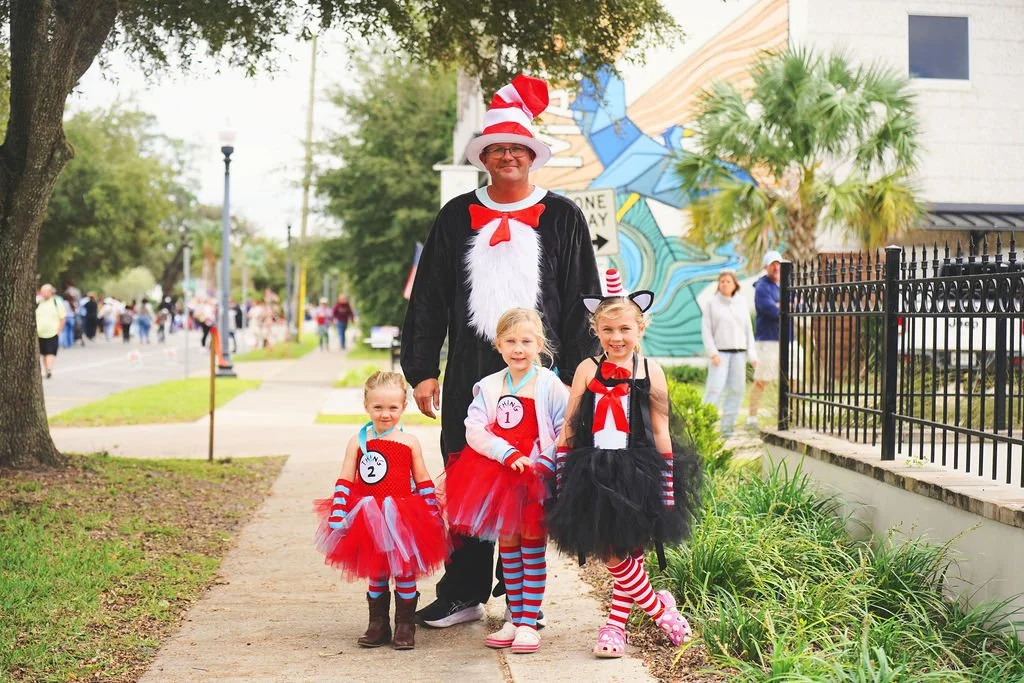 scarecrow-stroll2609959.jpg