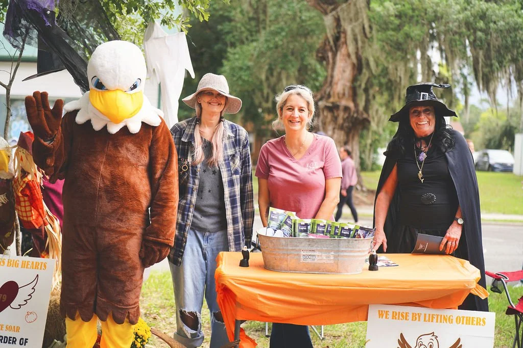 scarecrow-stroll2600045.jpg
