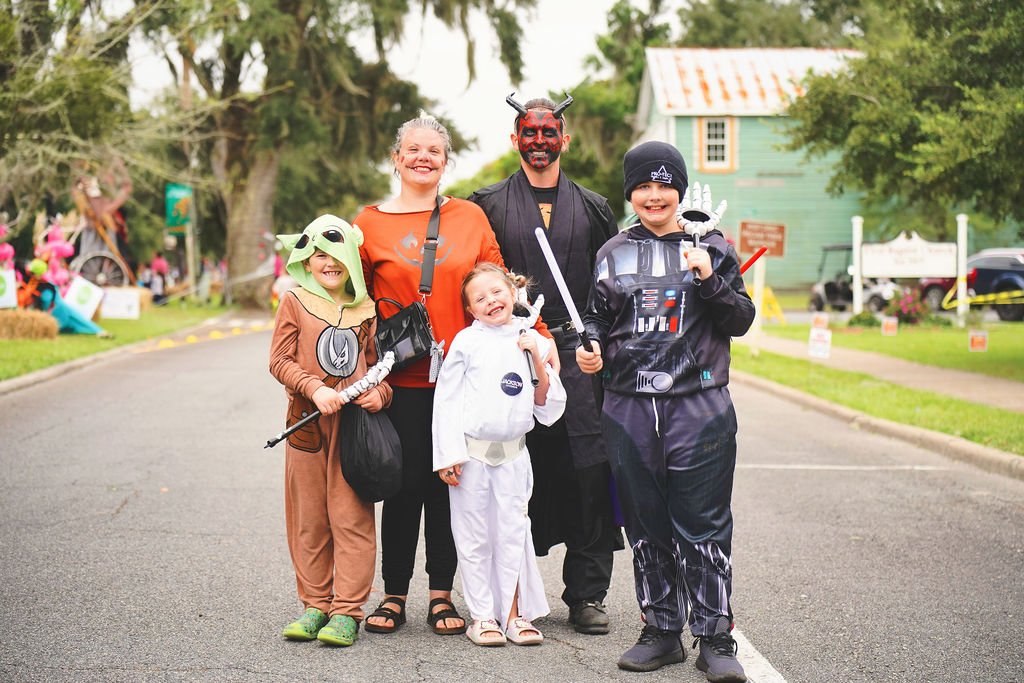 scarecrow-stroll2600435.jpg