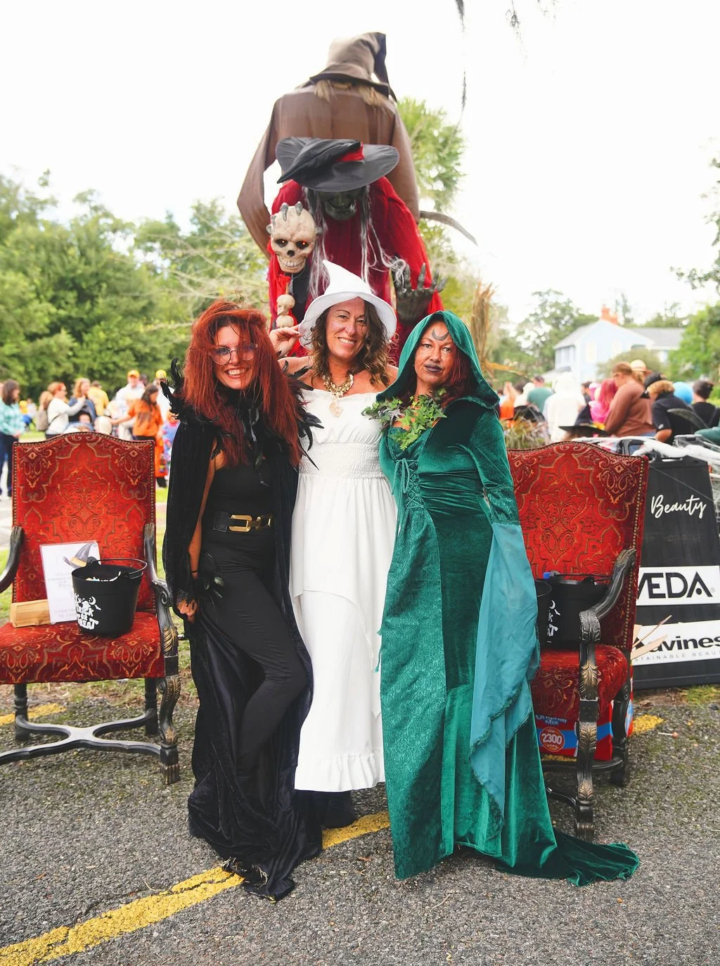 scarecrow-stroll2600184.jpg