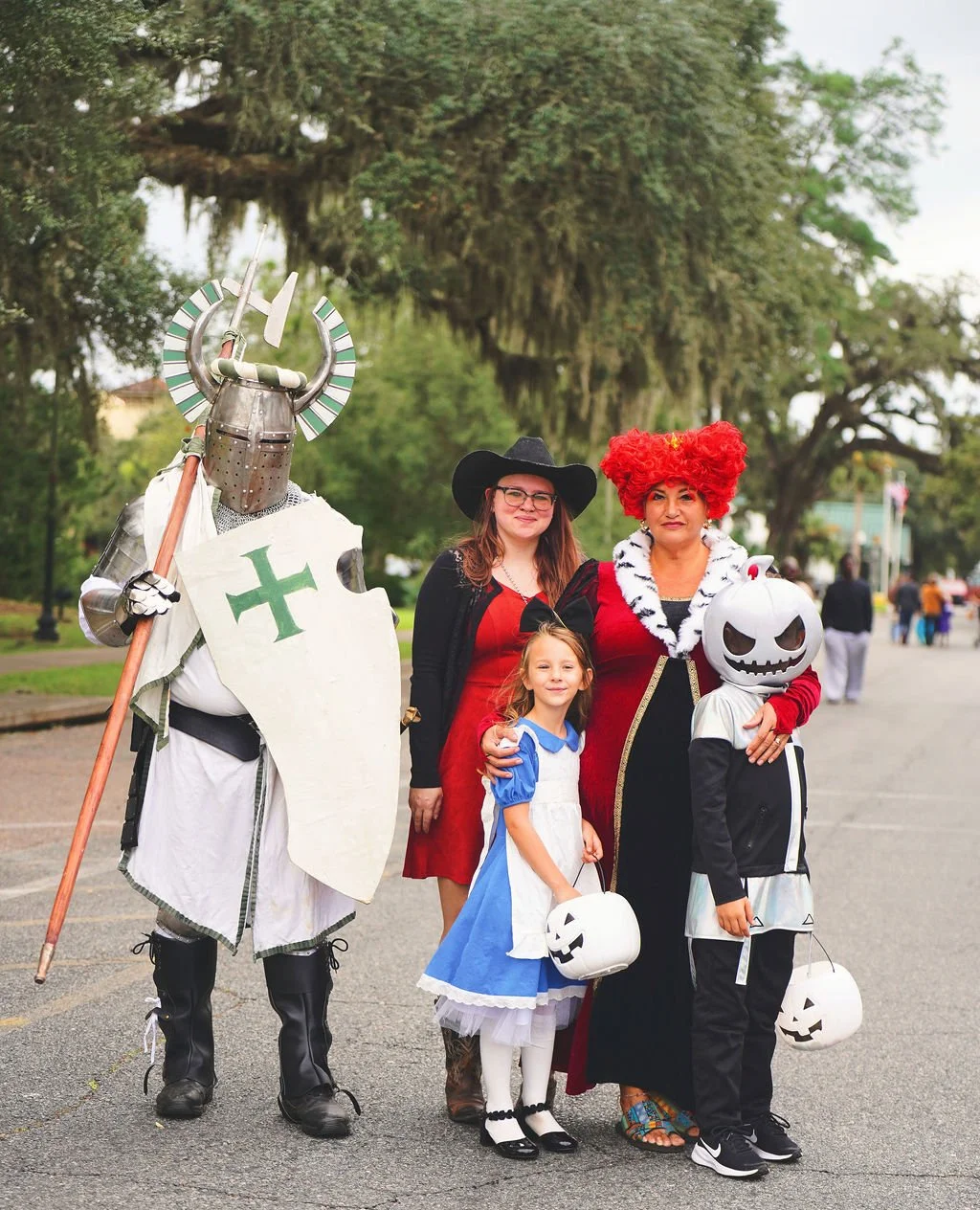 scarecrow-stroll2609942.jpg