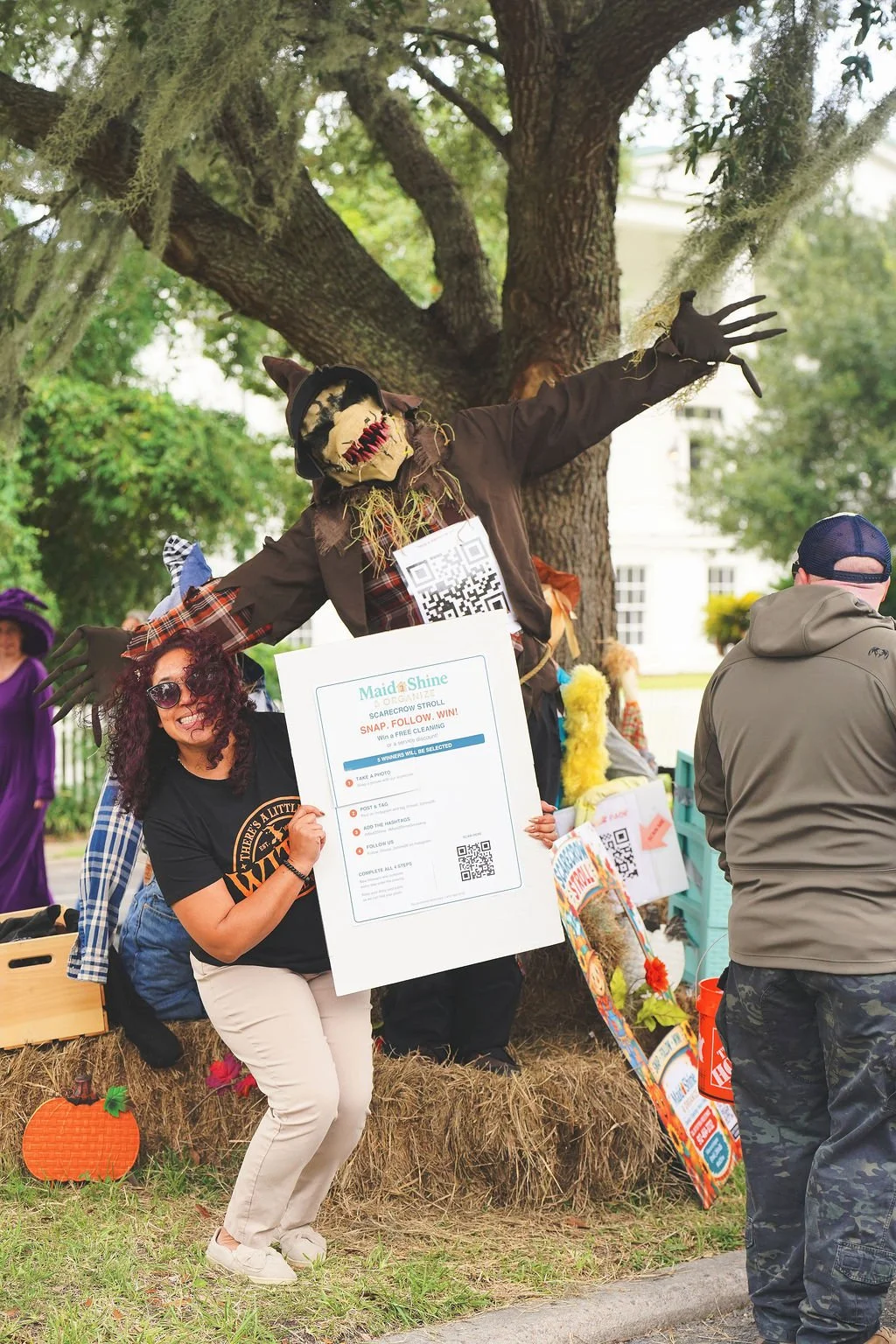 scarecrow-stroll2600197.jpg