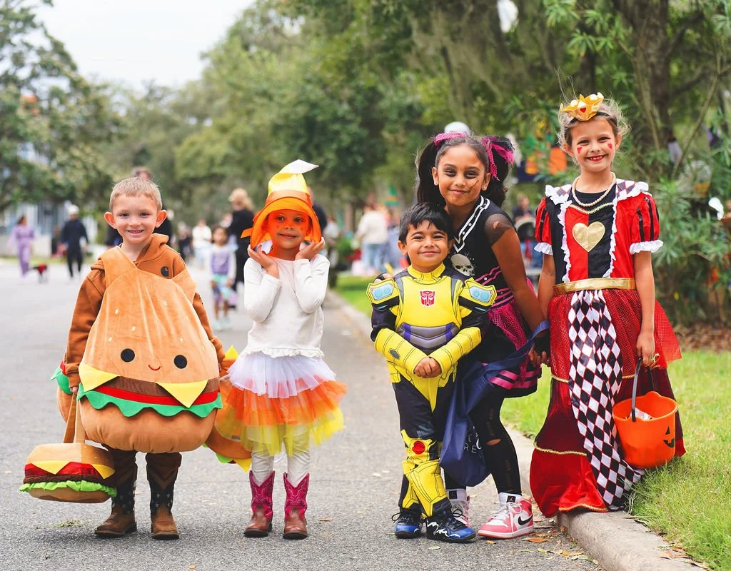 scarecrow-stroll2600242.jpg