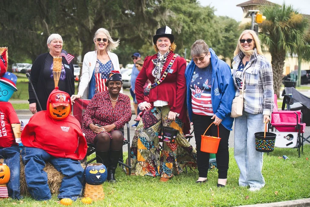scarecrow-stroll2609899.jpg