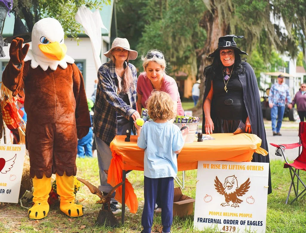 scarecrow-stroll2600040.jpg