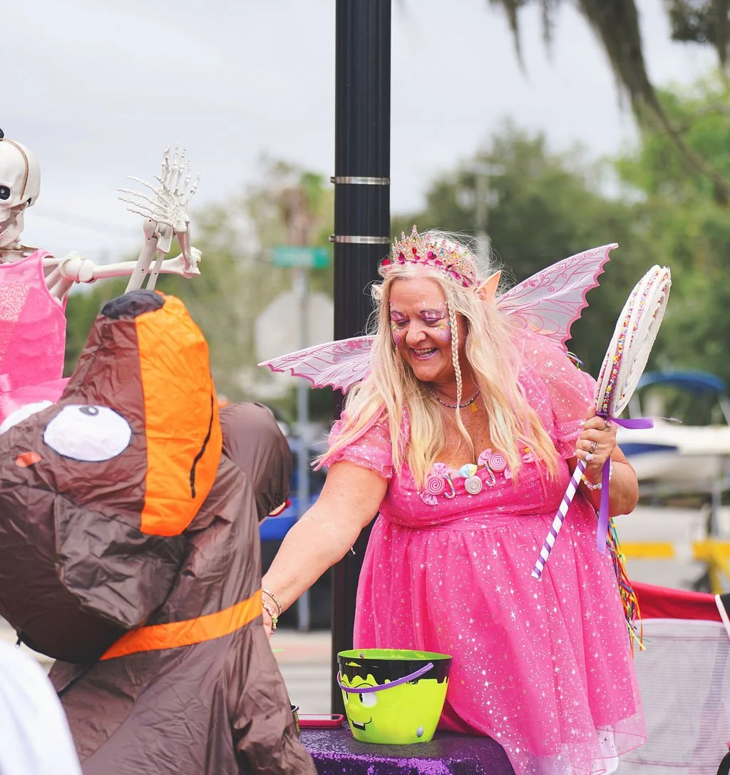 scarecrow-stroll2600065.jpg