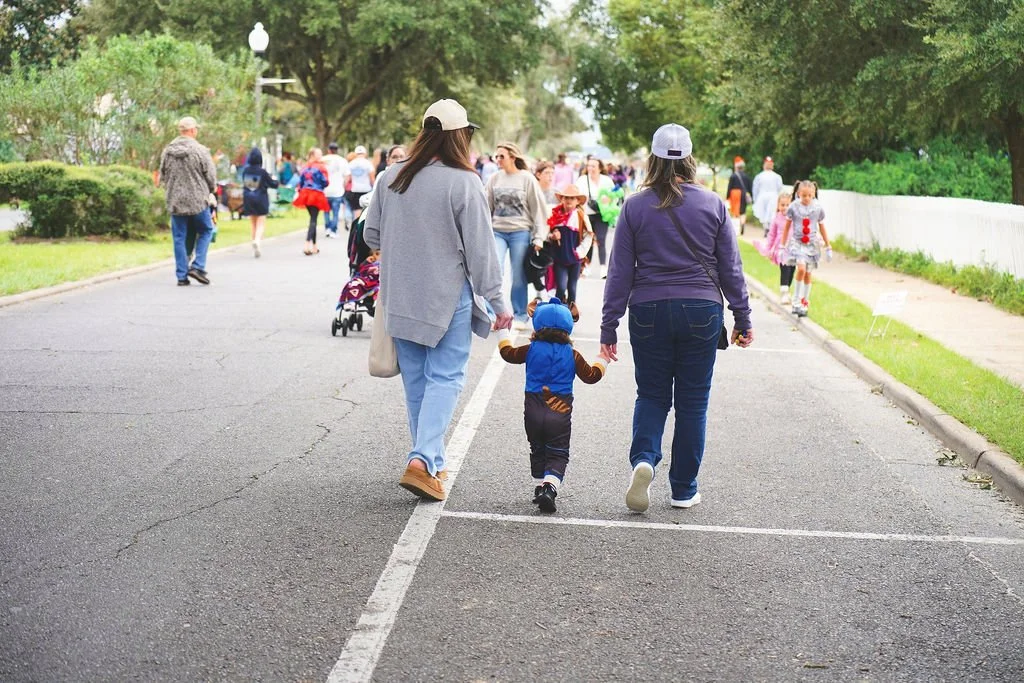 scarecrow-stroll2600349.jpg