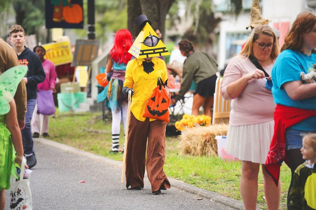 scarecrow-stroll2600312.jpg
