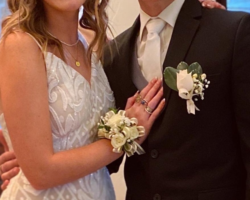 bbg-corsageandboutonnierre.jpg