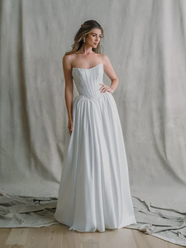 x211, ivory, size 6