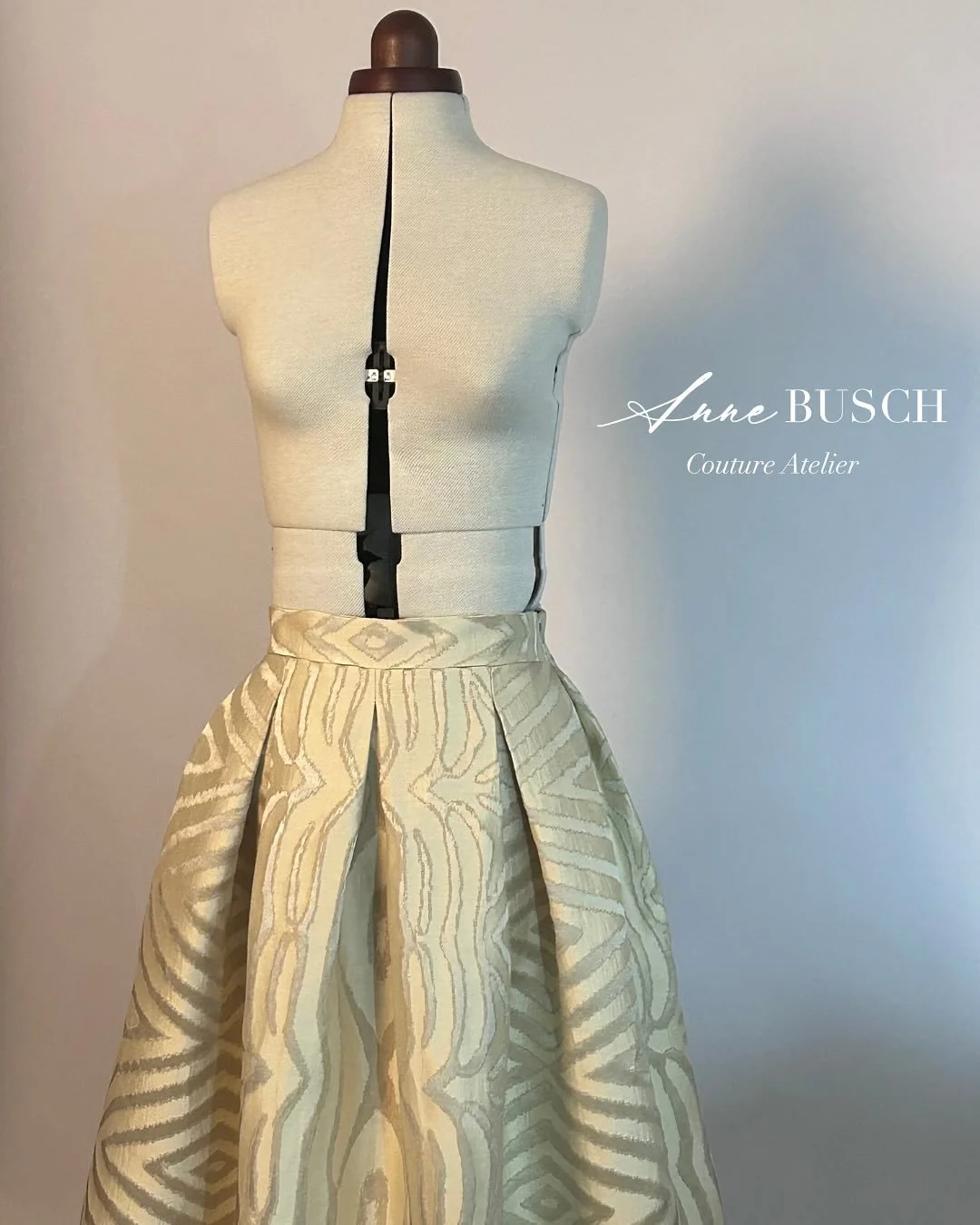 Winter is arriving in the atelier ❄️✨

A new skirt is coming to life &ndash; stitched to dance at a winter ball, crafted for a wonderful client. ☃️😊

The fabric: a silk&ndash;linen&ndash;cotton blend with a soft gold shimmer and a beautifully patter