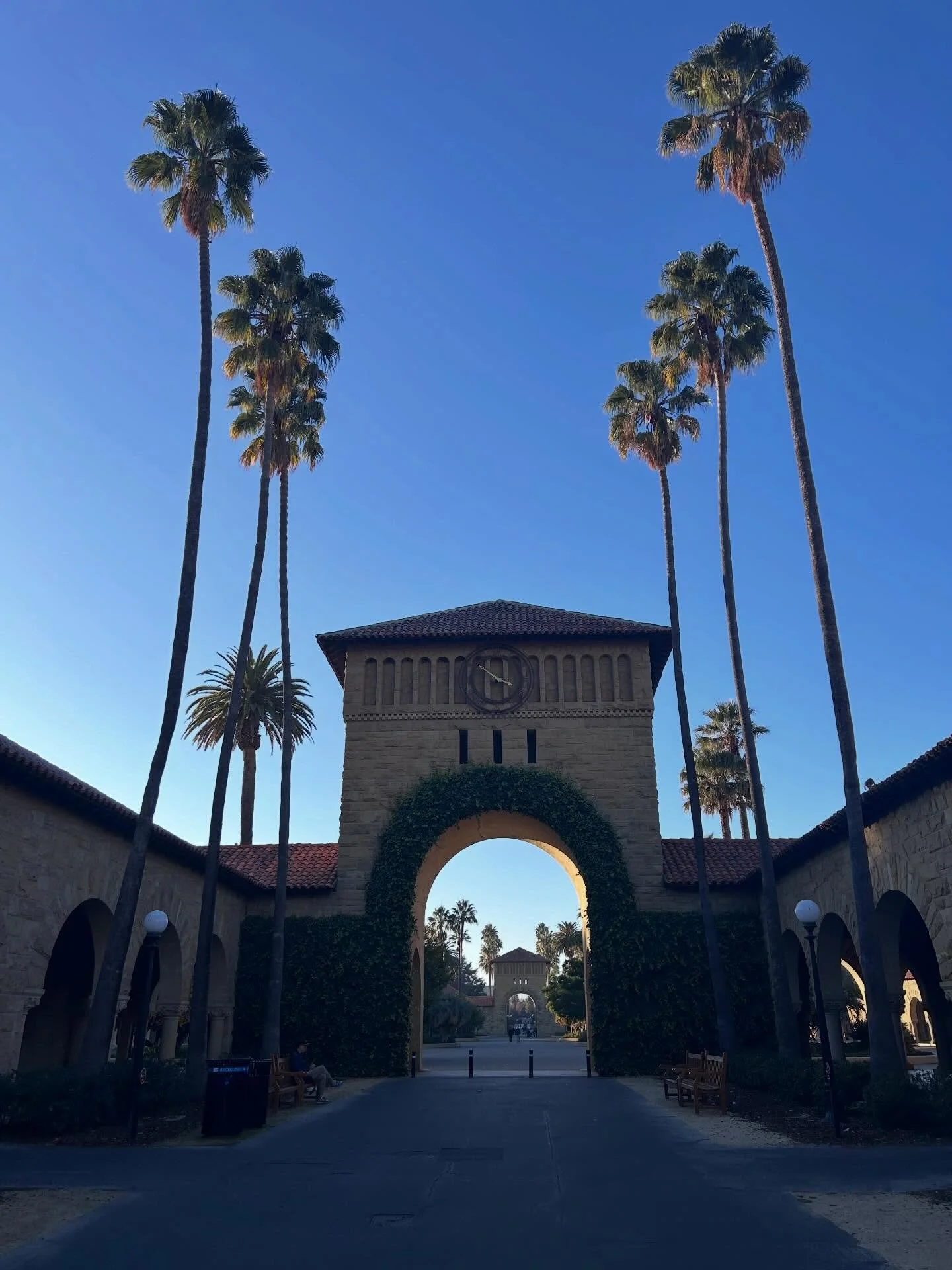 From Stanford University to San Francisco ✨
A few days in California &mdash; dressed in pieces made in my atelier.
Lecture halls, city streets, ocean air&hellip;
There&rsquo;s something truly joyful about bringing my own creations along for the journ