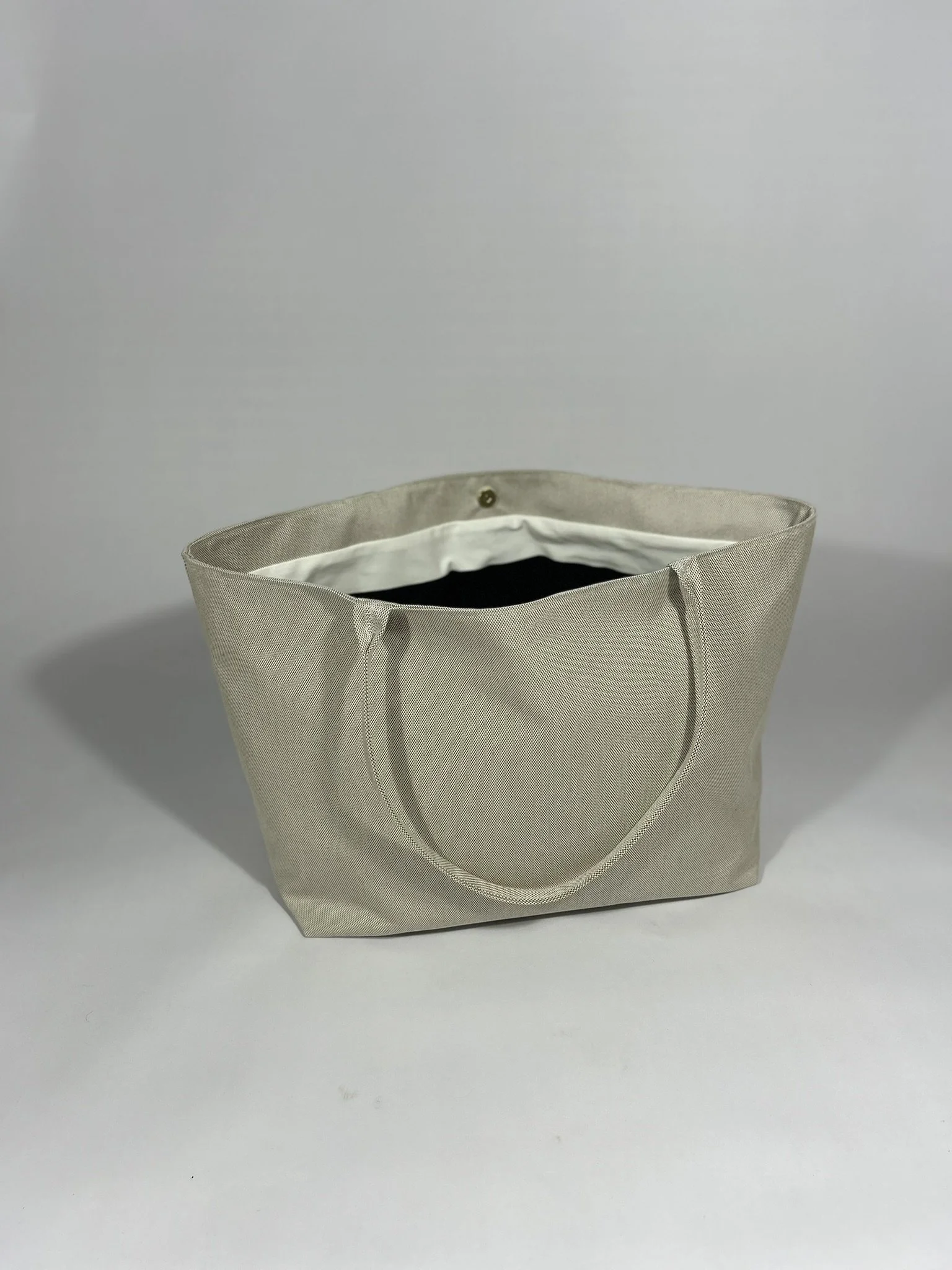Tasche groß wenig offen.JPEG
