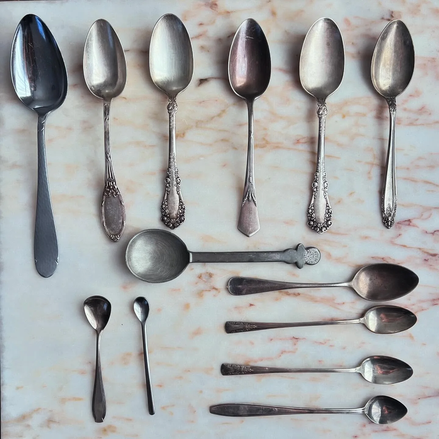 before ➡️ after

my belated xmas gift to Benji &mdash; polishing his antique silver spoons! as a chef, he&rsquo;s always looking for the perfectly shaped spoon. he found these over the years at estate sales, thrift shops, and a very successful Kings 