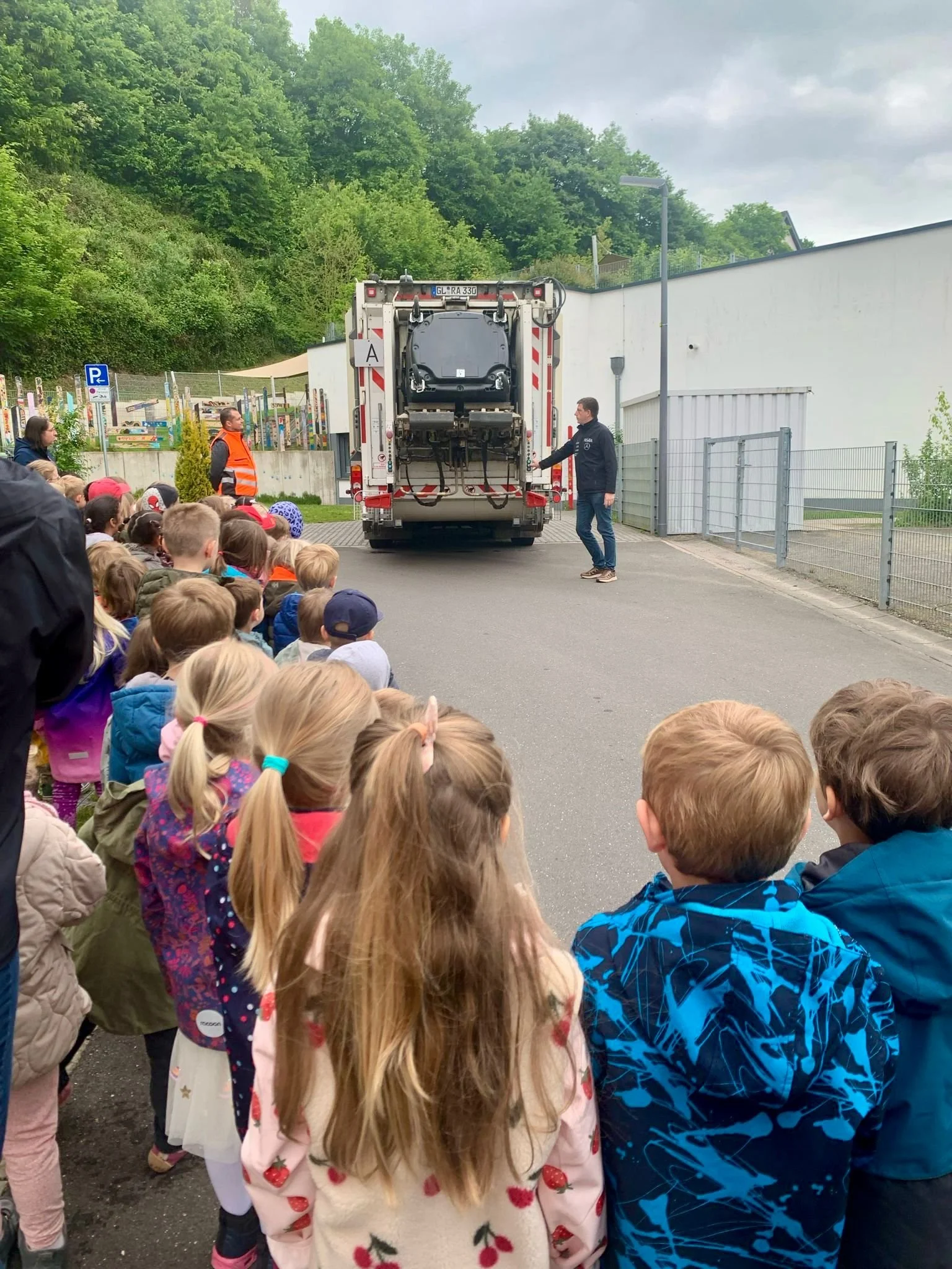 Besuch eines Müllwagens in der Kita.jpg