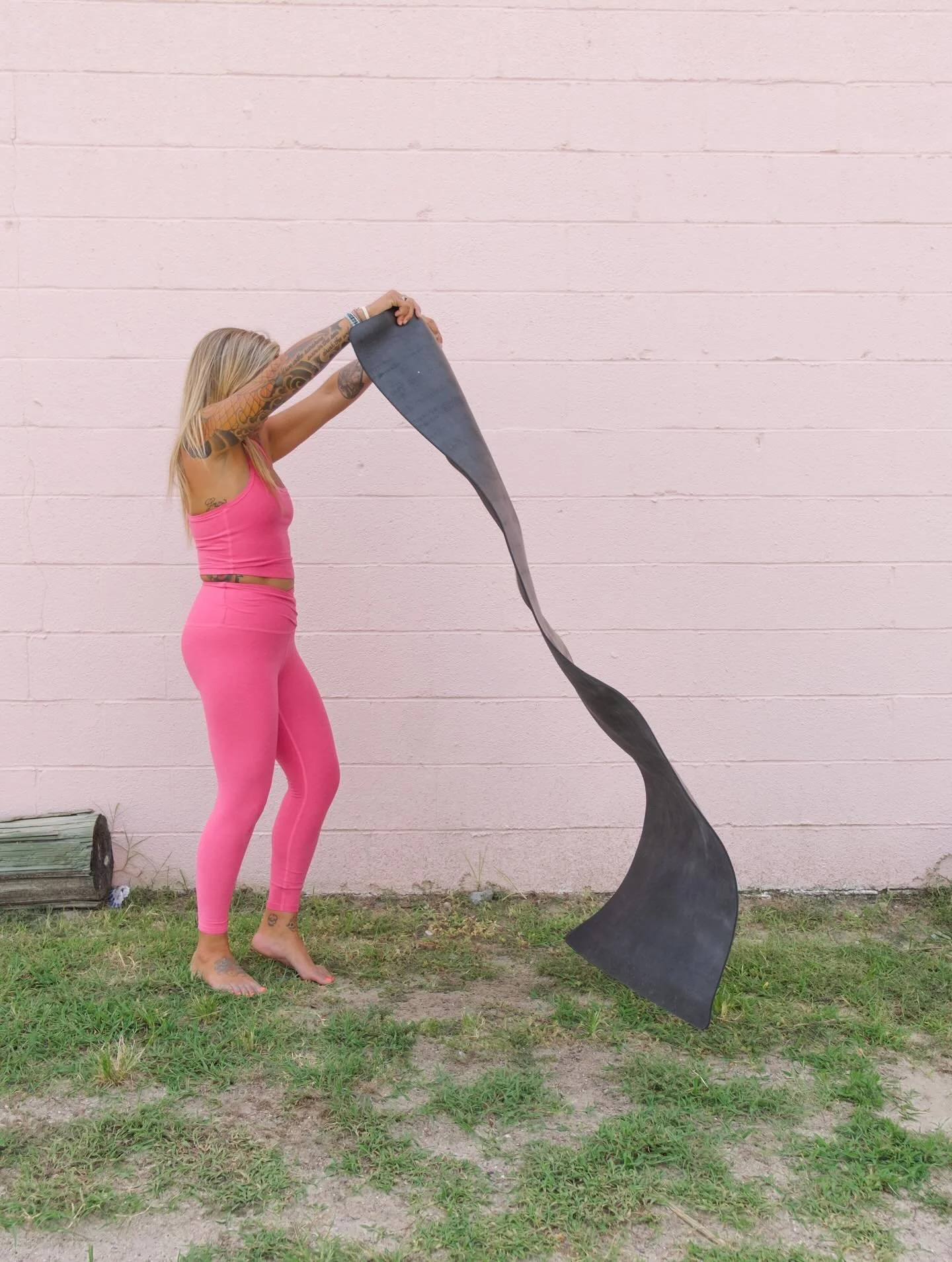 Hurricane season reminder: we can&rsquo;t control the storm, but we can control our breath 🌊 

Roll out your mats (or come float) with me this week: 

Tuesday 8/19 7pm: chill + unwind @chillprettyboutique 

Wednesday 8/20 5:30pm: Empower | 6:30pm AA