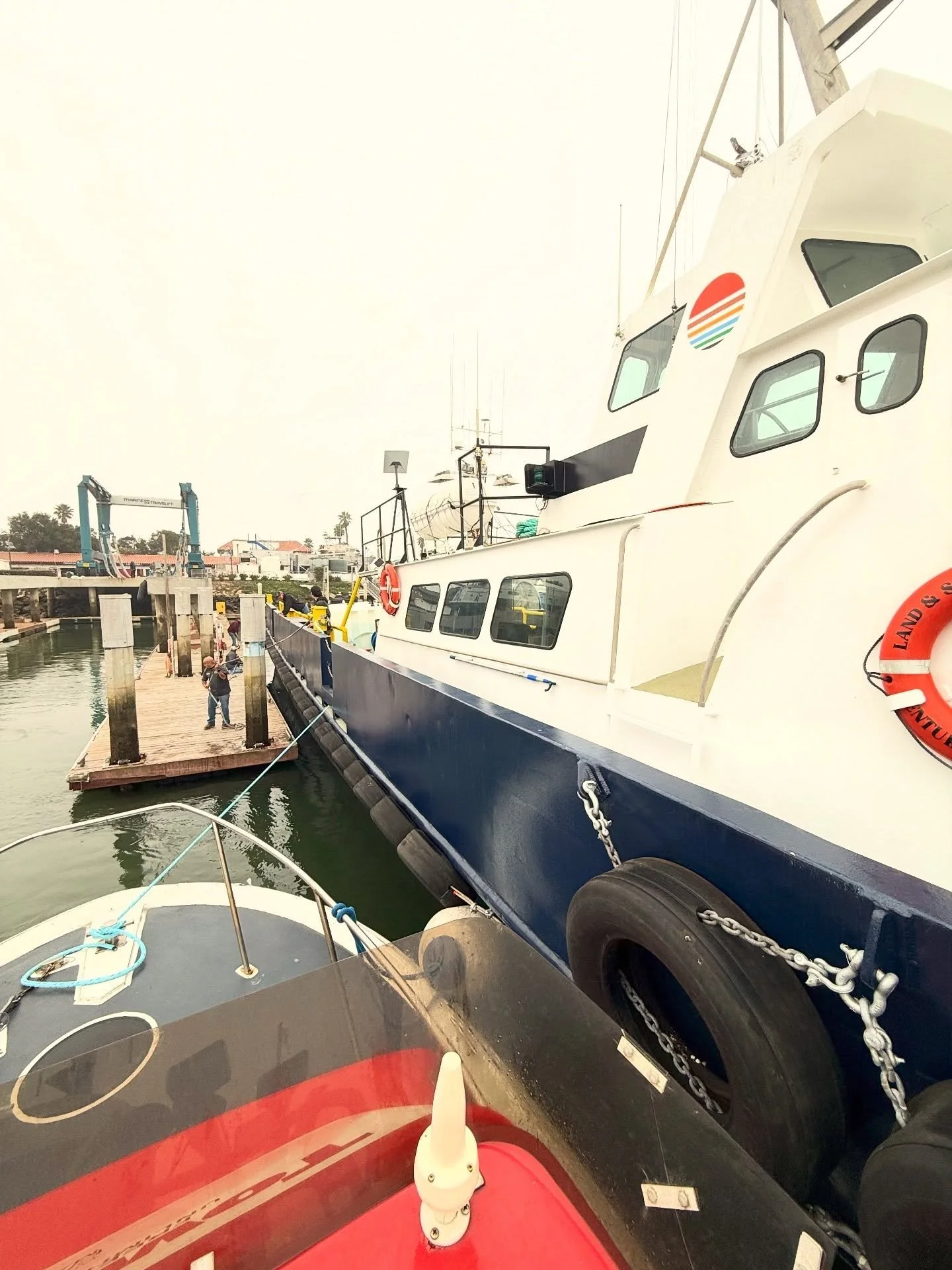 101&rsquo; crewboat on the hip