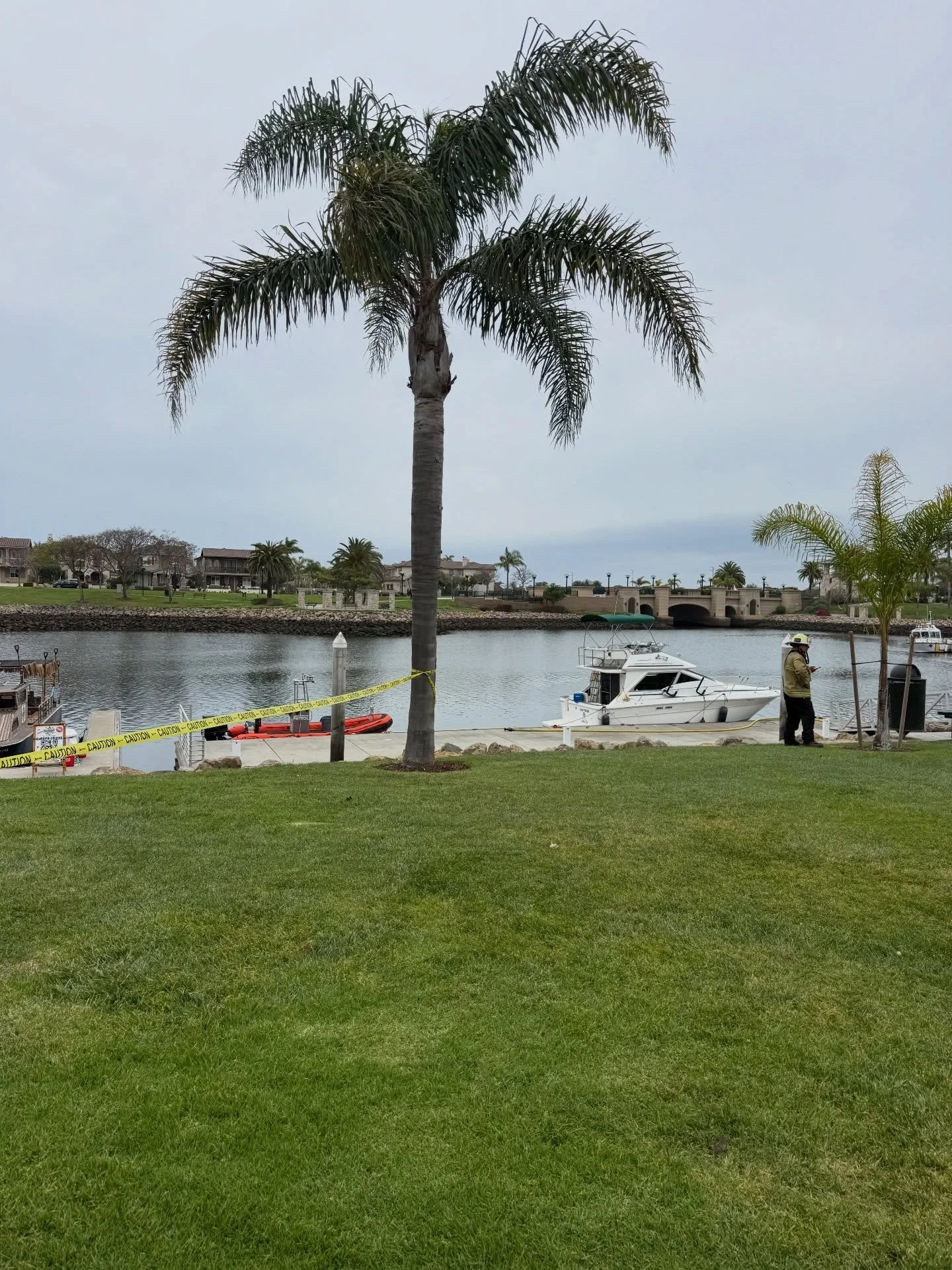 Yesterday afternoon, Captains responded to reports of a vessel with gasoline in its bilge. @oxnardcityfire confirmed the hazardous condition: the air inside of the vessel was showing to contain a high percentage of combustible and explosive gasoline 