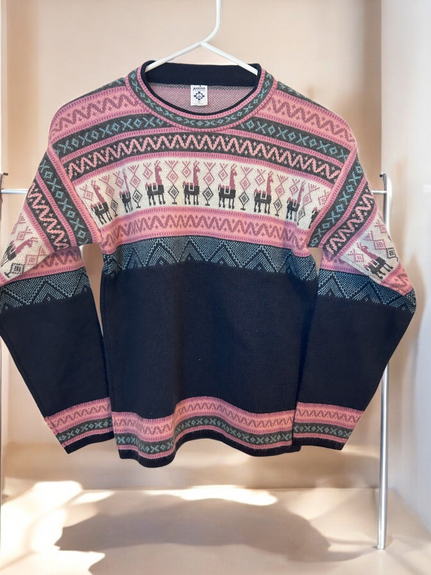Sweater_DarkBluePink-Photoroom.jpg