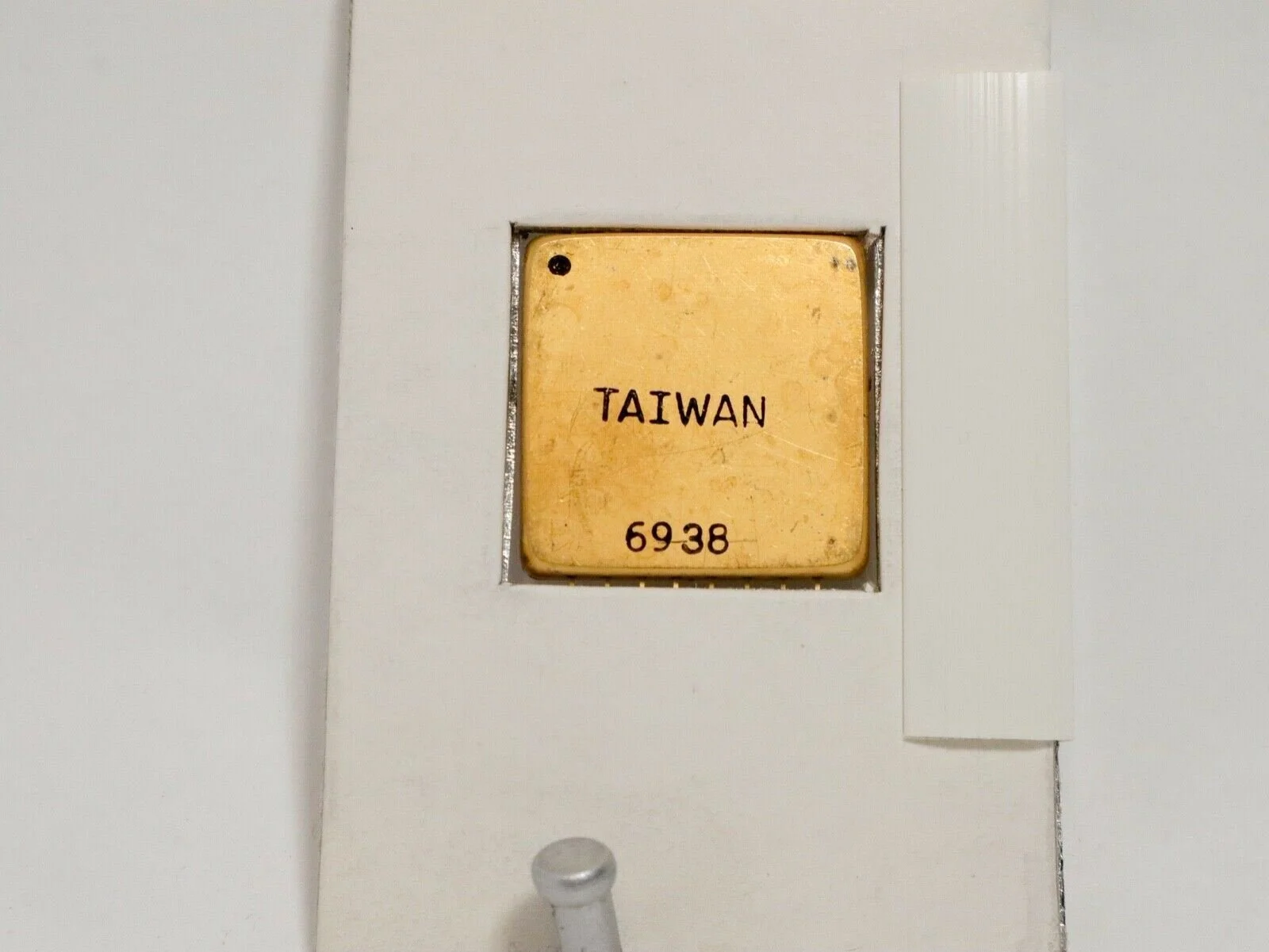 255349720437-3.jpg