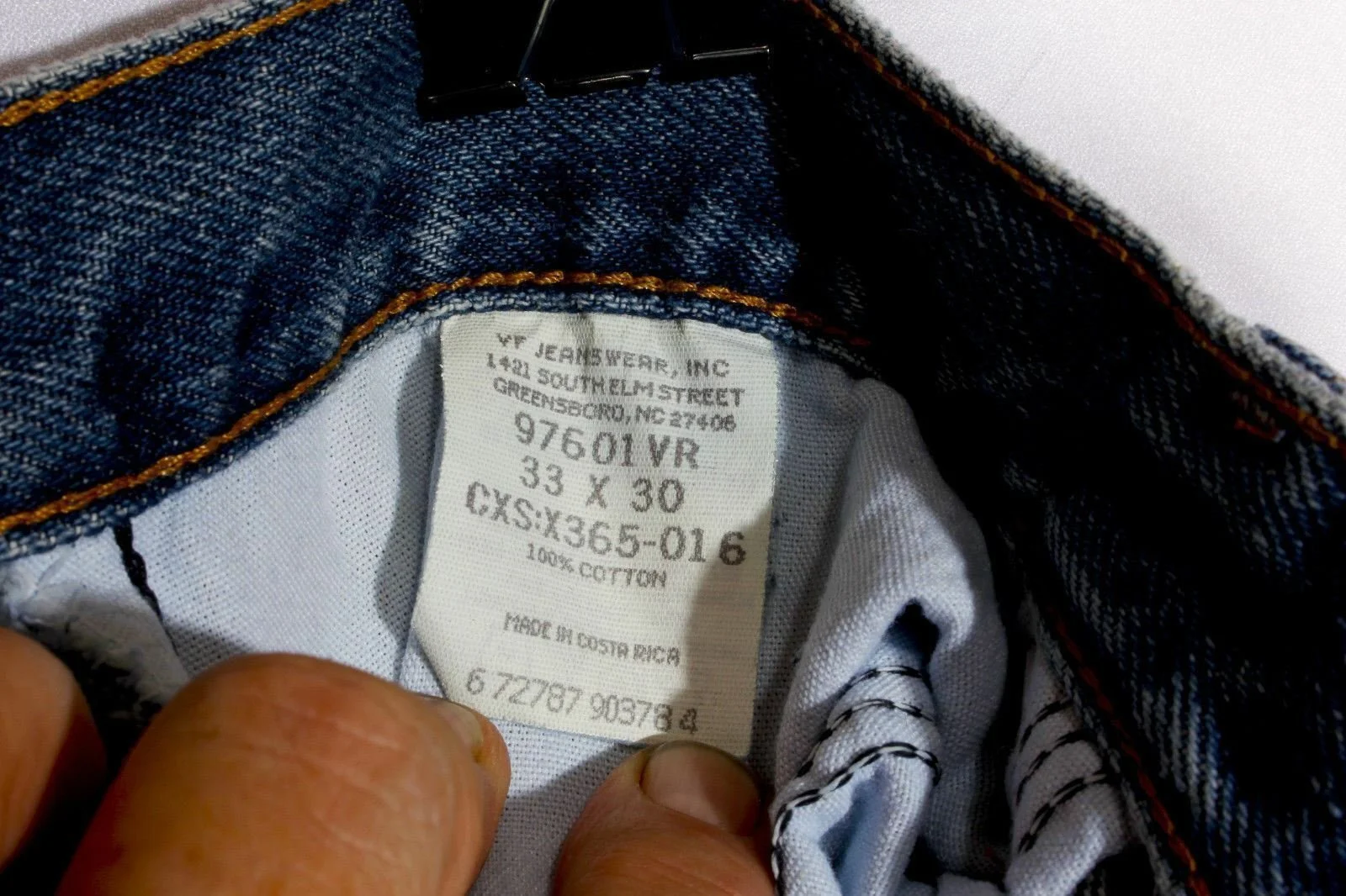 323934943871-1.jpg