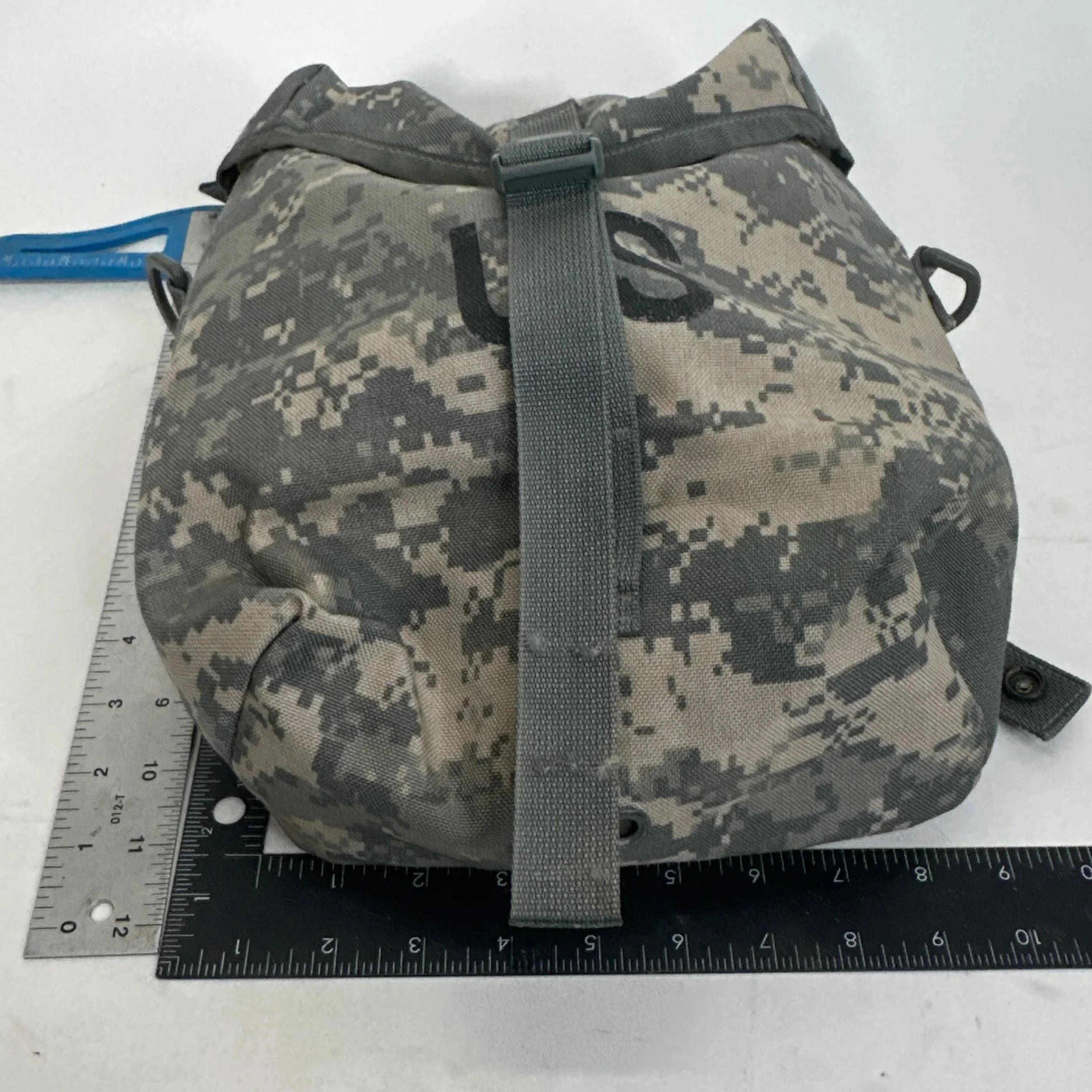 02-usgi-molle-ii-sustainment-pouch-acu-ucp-nsn-8465-01-524-7226.jpeg