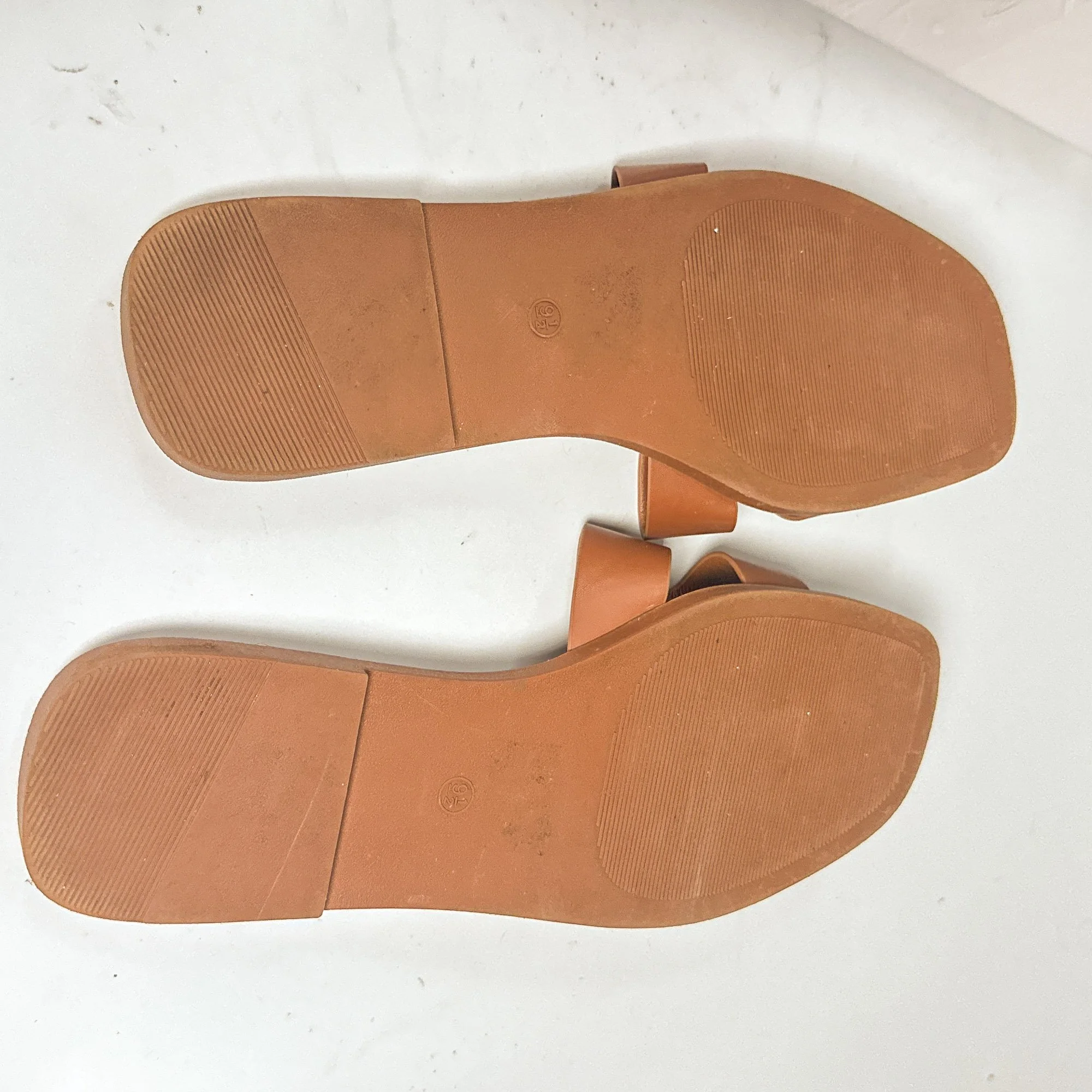 Fran Willor FWFLAT02 Camel Brown H Cutou-3.jpg