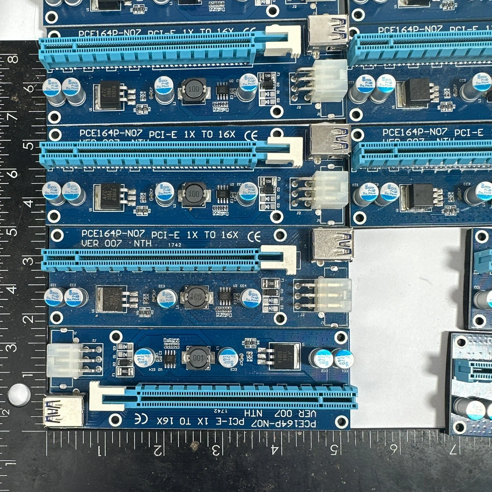 03-pcie-riser-board-detail.jpg