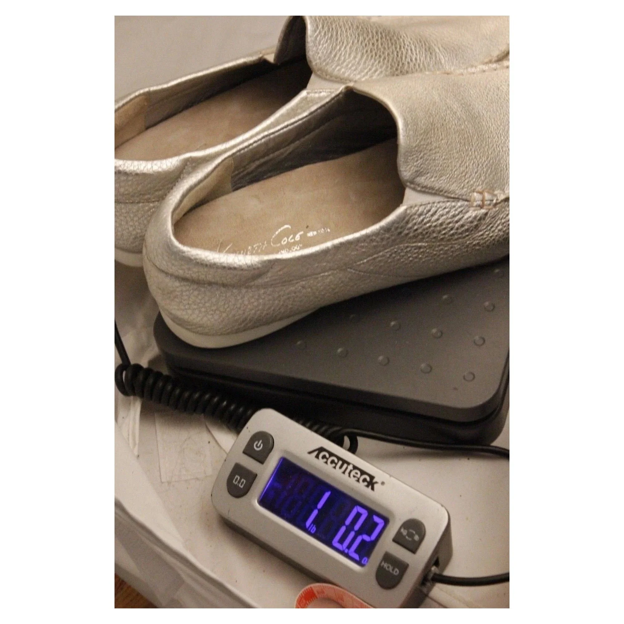kenneth-cole-womens-silver-leather-driving-loafers-size-7-m-silver-technology-09.jpg