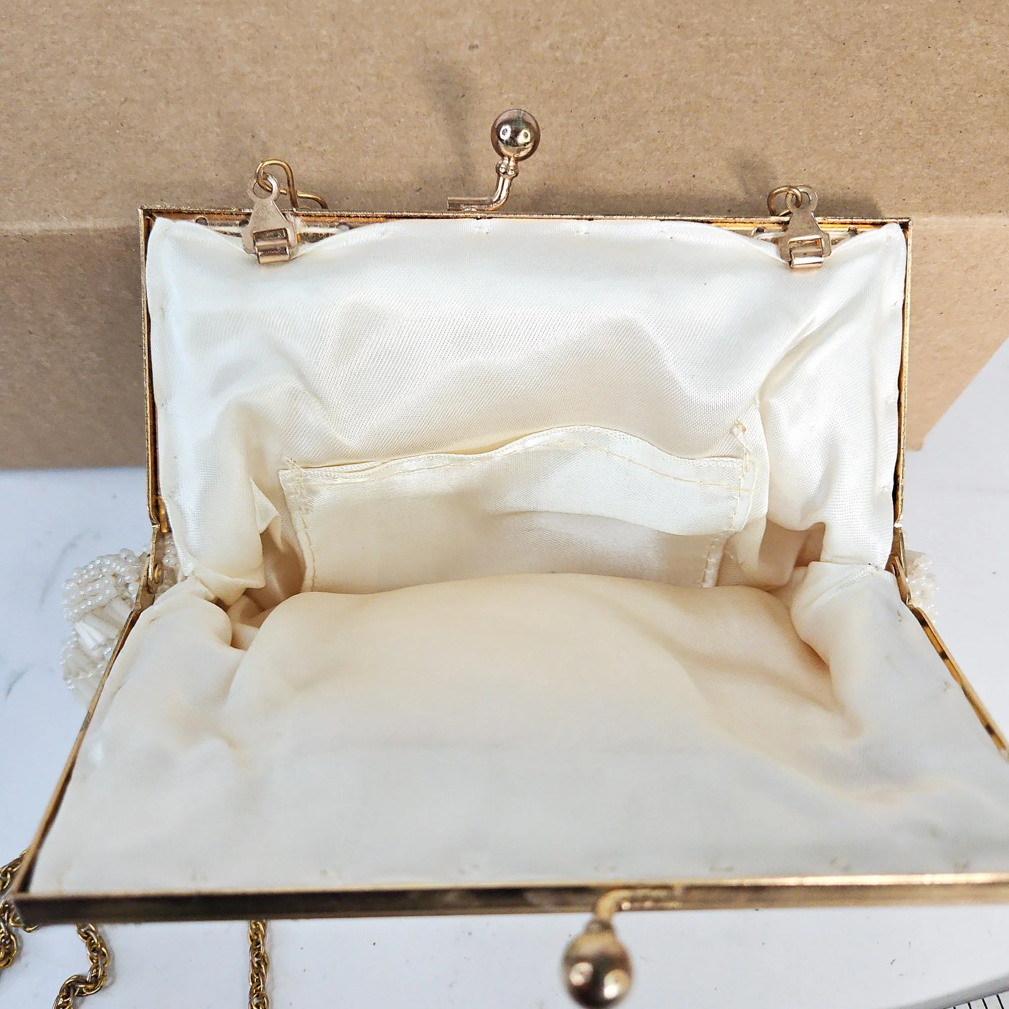 09_White_Beaded_Evening_Purse_02.jpg