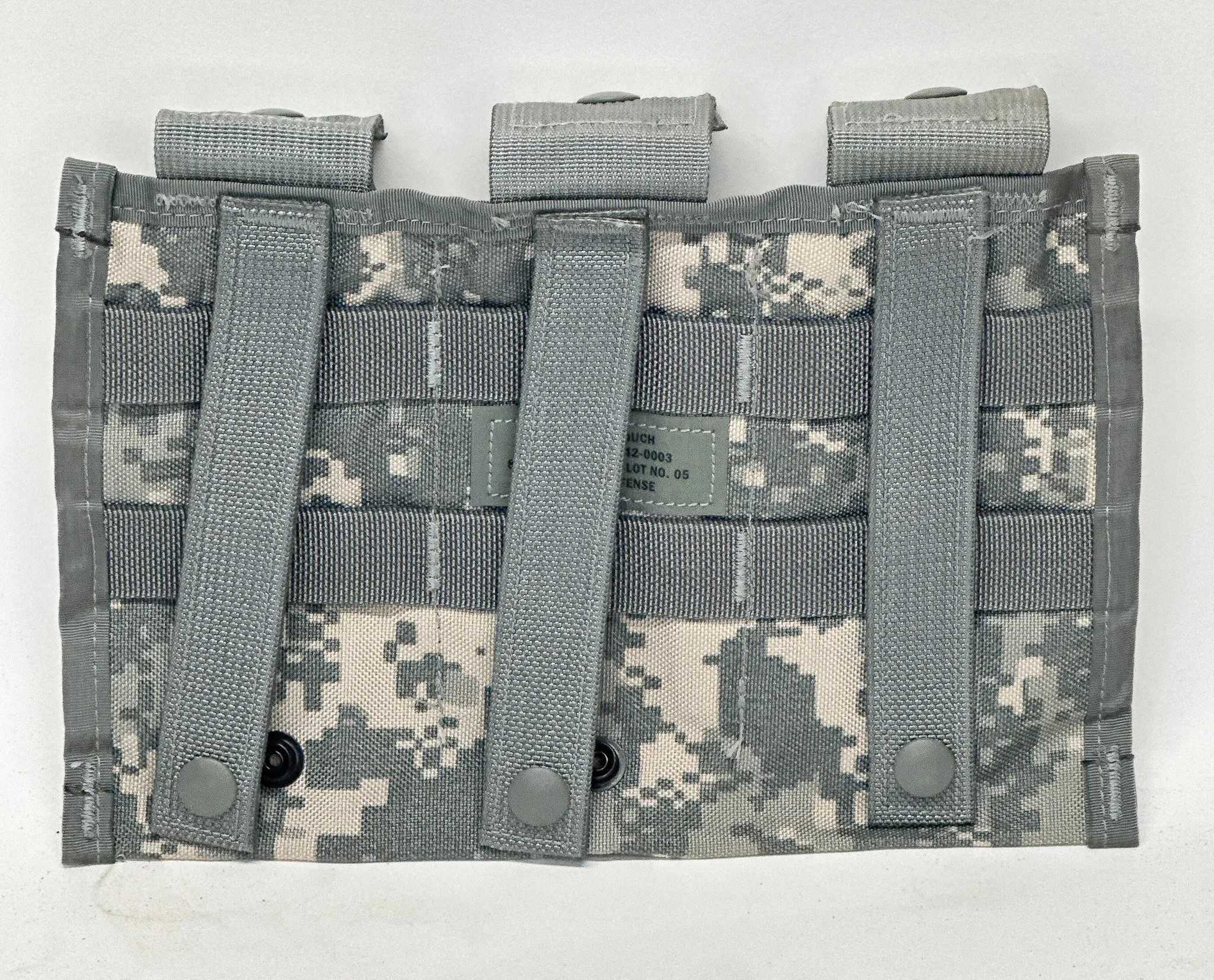 02-usgi-molle-ii-triple-m4-magazine-pouch-acu-ucp-nsn-8465-01-525-0598.jpeg