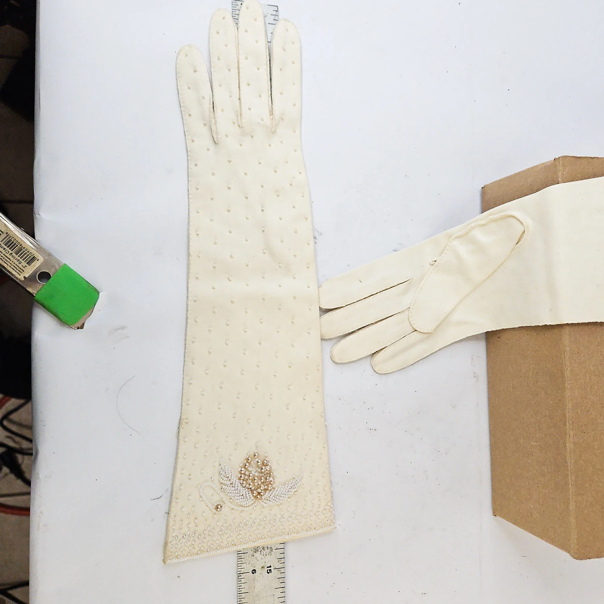 10_White_Formal_Gloves_Long_01.jpg