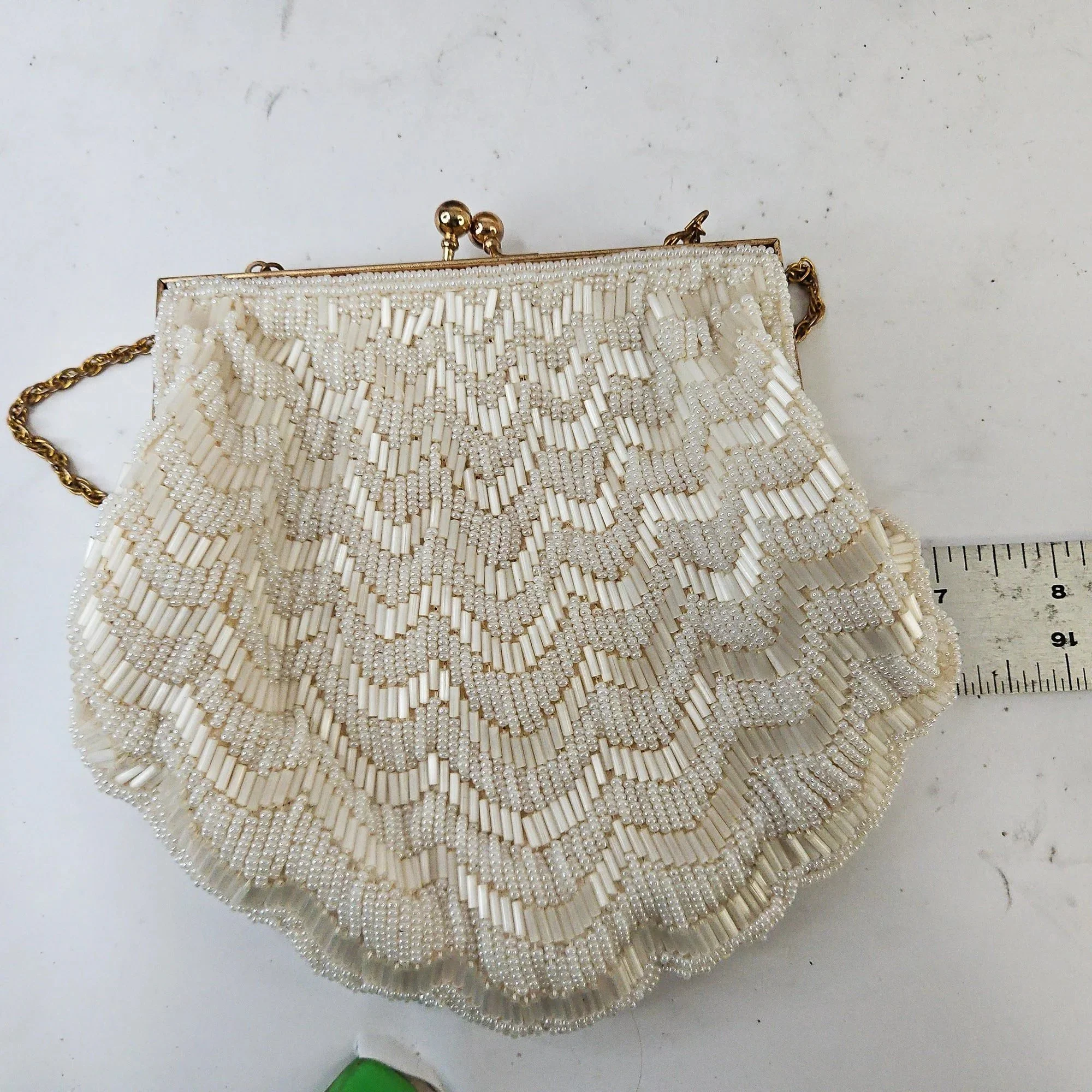 09_White_Beaded_Evening_Purse_01.jpg